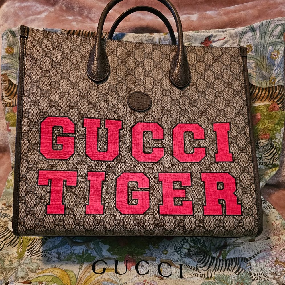 ***NEW*** Gucci GG Supreme Tiger Tote (659988 )